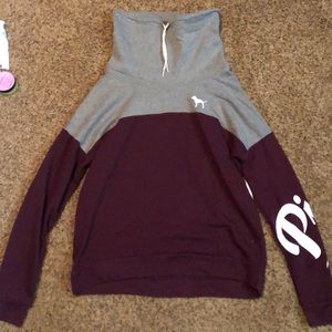 High collared sweatshirt